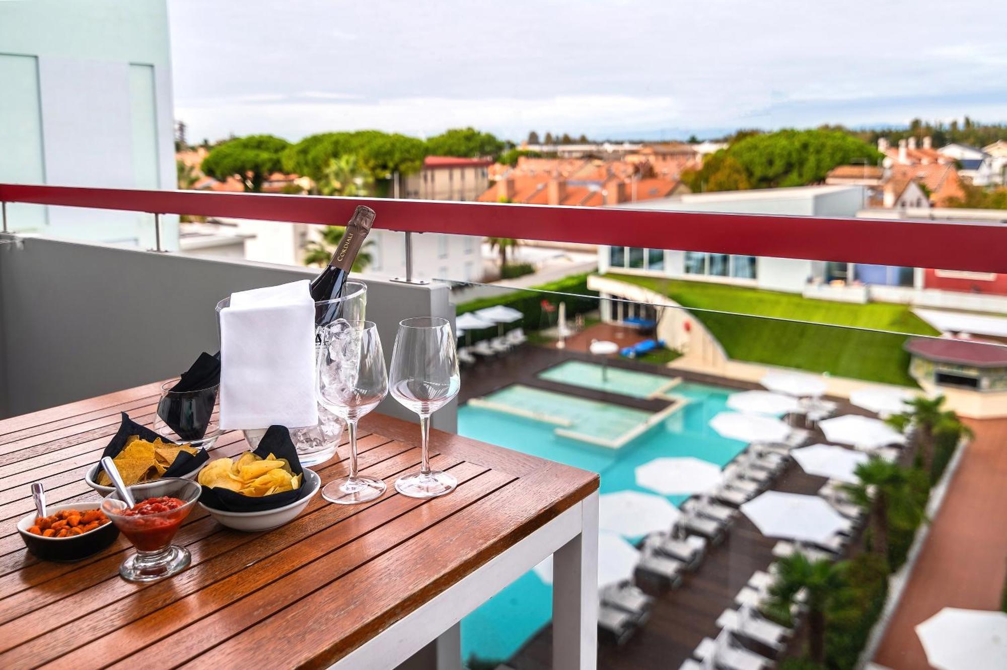 Domino & Hotel 3*